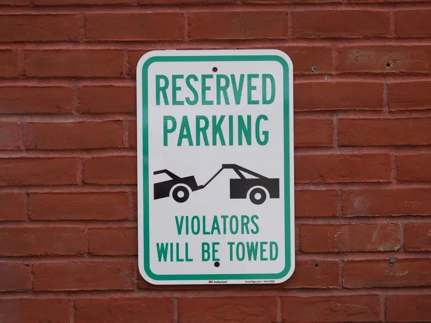 Parking przy Urzędzie Gminy Poronin zamknięty w sobotę – auta będą odholowane