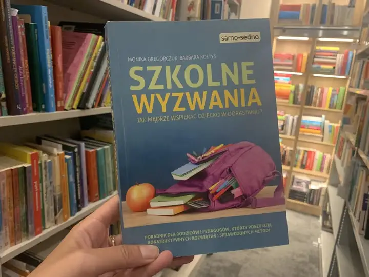 Jak mądrze wspierać dziecko w szkole? Nowy poradnik w zakopiańskiej bibliotece