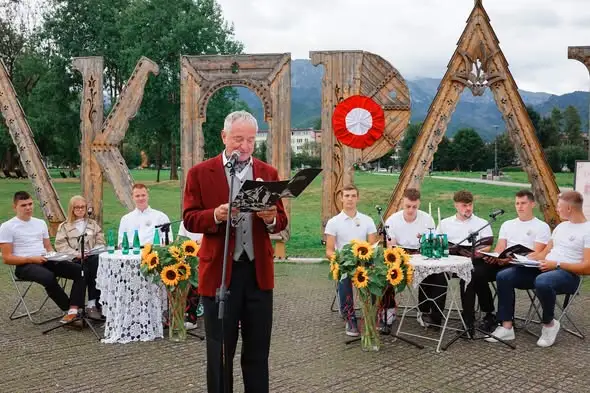 Narodowe Czytanie „Dziadów” w Zakopanem: młodzież i seniorzy razem z Mickiewiczem