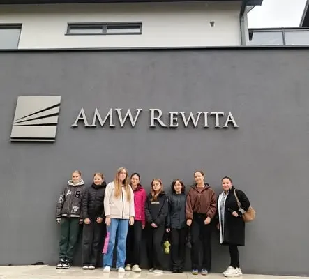 Uczennice z Zakopanego odwiedziły hotel AMW Rewita – praktyczna lekcja hotelarstwa