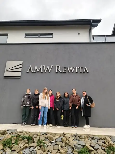 Uczennice z Zakopanego odwiedziły hotel AMW Rewita – praktyczna lekcja hotelarstwa