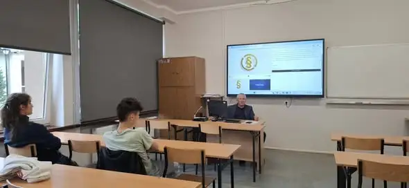 Uczniowie z Zakopanego rozpoczęli kurs prawa jazdy w ramach projektu unijnego