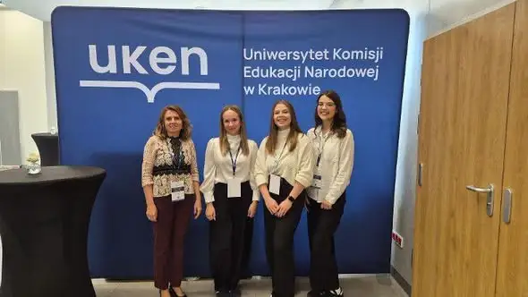Uczennice z Zakopanego zaprezentowały nagrodzony projekt na konferencji w Krakowie