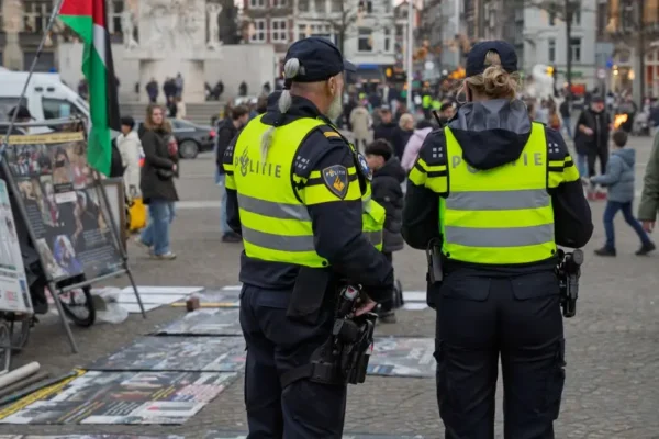 Zakopiańscy policjanci uczą dzieci bezpieczeństwa – odblaski od gminy Biały Dunajec